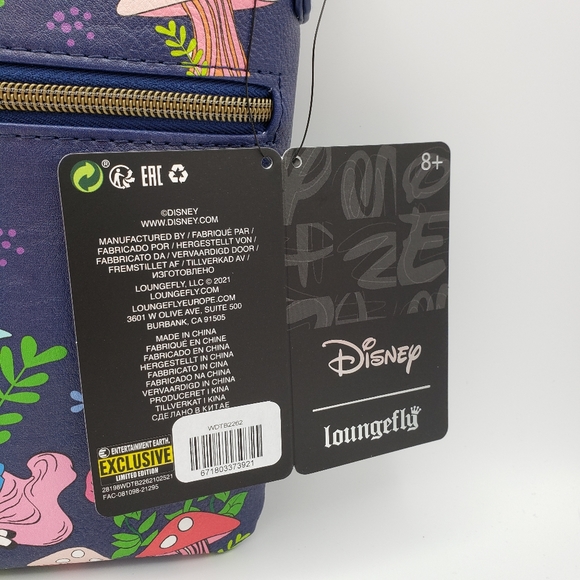 Loungefly Exclusive Alice in Wonderland Passport Bag! Limited Edition NWT - Picture 4 of 7